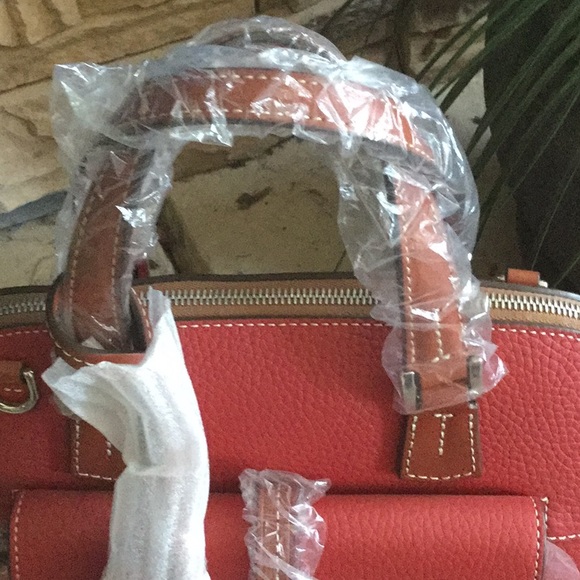 ❤️❤️SOLD❤️❤️NWT Dooney & Bourke Zip Satchel - Picture 2 of 8